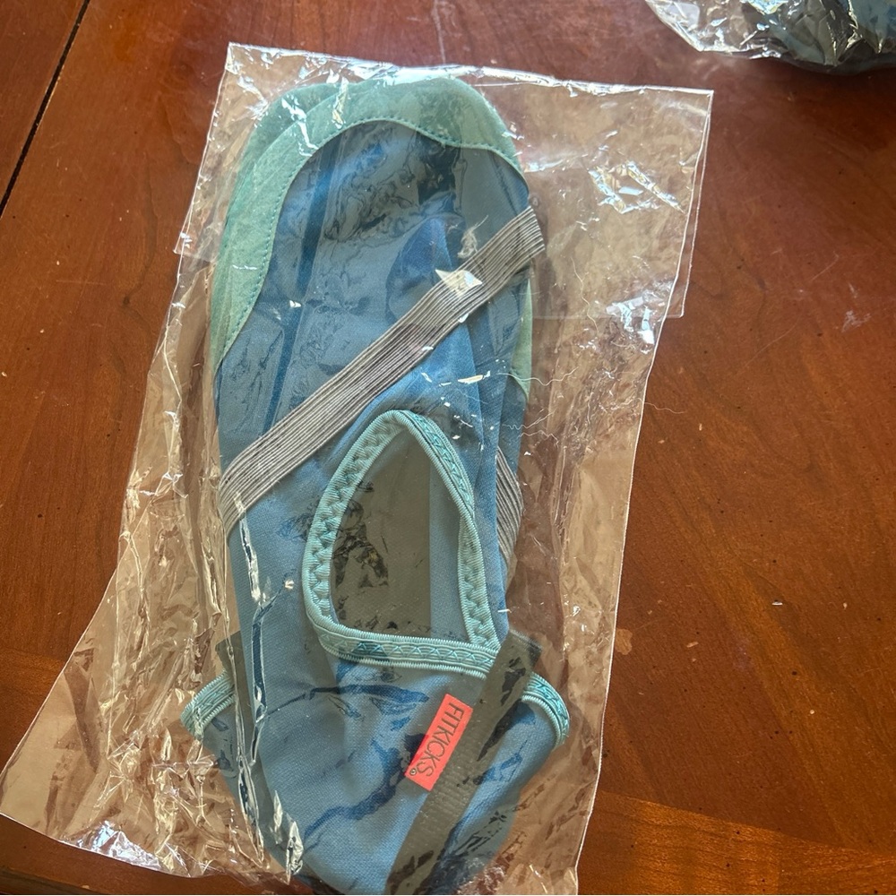 FITKICKS FLAT ACTIVE FLEXIBLE shoes.